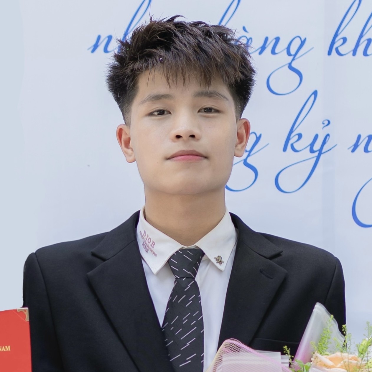 Ảnh chân dung Phạm Việt Anh